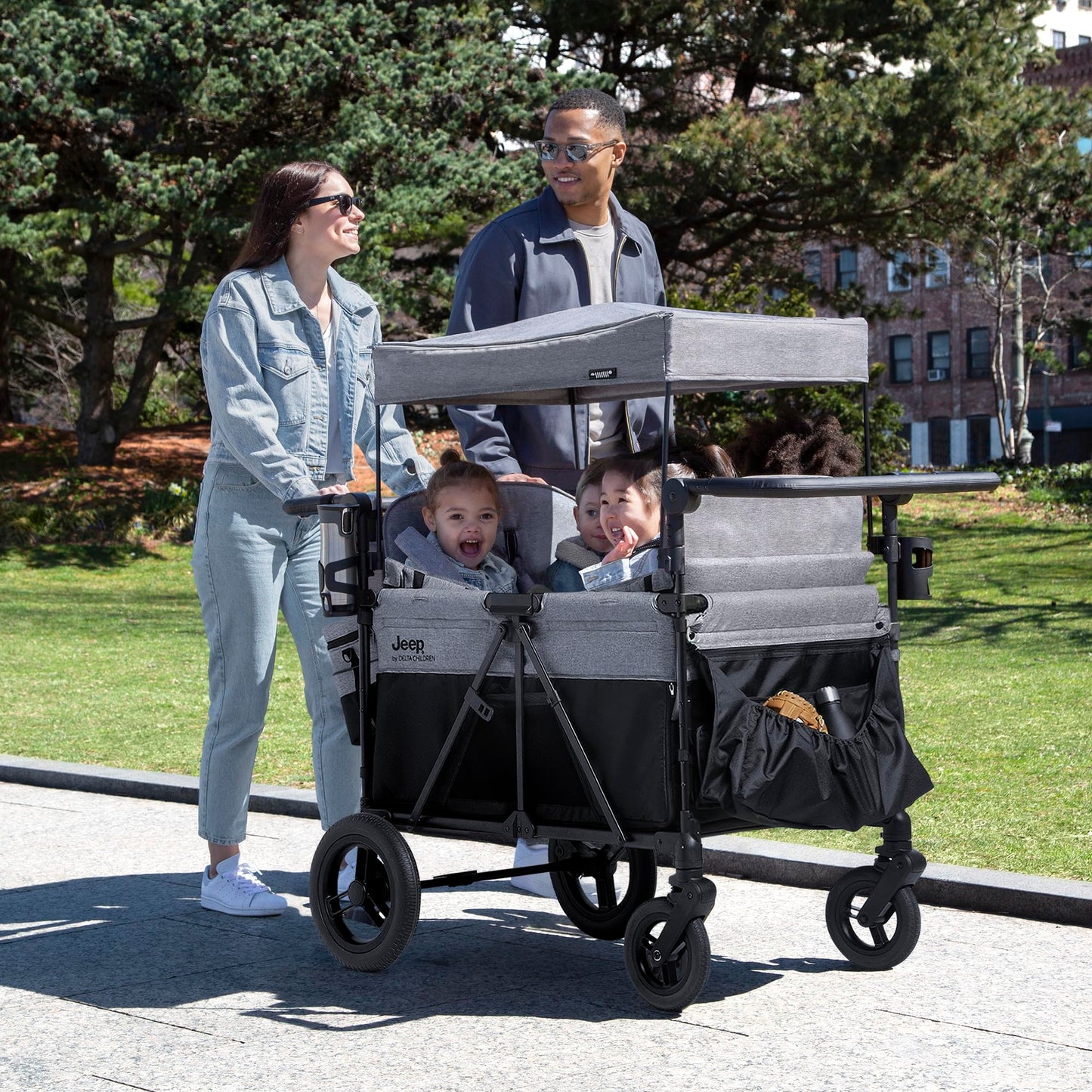 Jeep Wrangler Deluxe 4 Seater Stroller Wagon by Delta Children - Product image 5