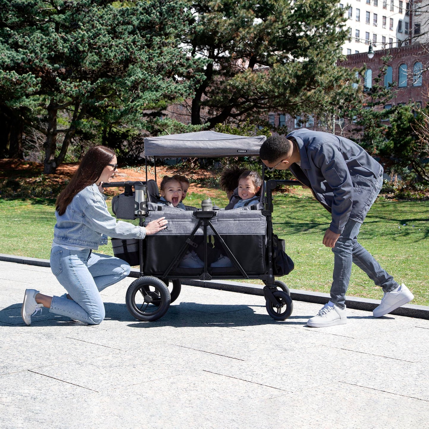 Jeep Wrangler Deluxe 4 Seater Stroller Wagon by Delta Children - Product image 6