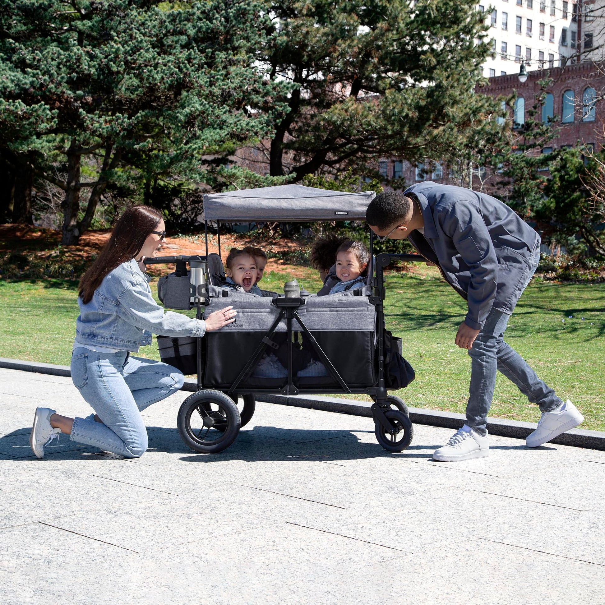 Jeep Wrangler Deluxe 4 Seater Stroller Wagon by Delta Children - Product image 6